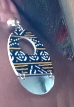 Load image into Gallery viewer, Mudcloth print Wooden Clip On Earrings Kargo Fresh