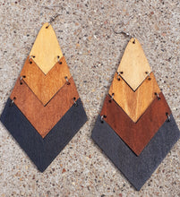 Load image into Gallery viewer, Natural Wood Accordion Earrings Kargo Fresh