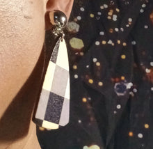 Load image into Gallery viewer, Natural Wood Clip On Earrings Kargo Fresh