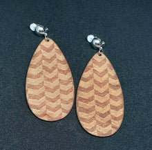 Load image into Gallery viewer, Natural Wood Clip On Earrings Kargo Fresh