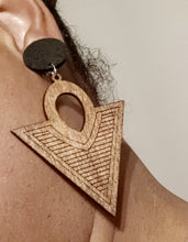 Load image into Gallery viewer, Natural Wood Clip On Earrings Kargo Fresh