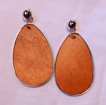 Load image into Gallery viewer, Natural Wood Clip On Earrings Kargo Fresh