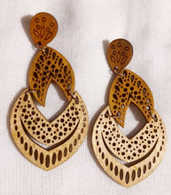 Load image into Gallery viewer, Natural Wood Clip On Earrings Kargo Fresh