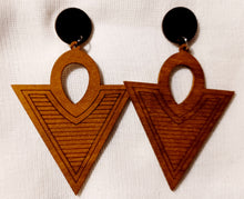 Load image into Gallery viewer, Natural Wood Clip On Earrings Kargo Fresh
