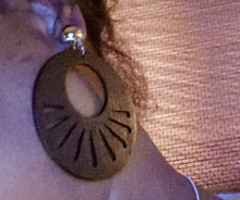 Load image into Gallery viewer, Natural Wood Clip On Earrings Kargo Fresh