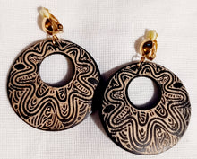 Load image into Gallery viewer, Natural Wood Clip On Earrings Kargo Fresh