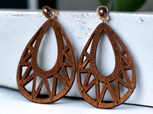 Load image into Gallery viewer, Natural Wood Geometric Clip On Earrings Kargo Fresh