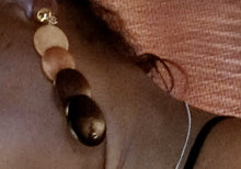 Load image into Gallery viewer, Natural Wood Geometric Clip On Earrings Kargo Fresh