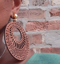 Load image into Gallery viewer, Natural Wood Hoop Clip On Earrings Kargo Fresh