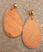 Load image into Gallery viewer, Natural Wood and metal Clip On Earrings Kargo Fresh