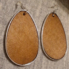 Load image into Gallery viewer, Natural wood and Metal Earrings Kargo Fresh