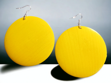 Load image into Gallery viewer, Natural wooden disc earrings Kargo Fresh