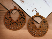 Load image into Gallery viewer, Geometric design wooden earrings