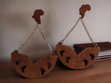 Load image into Gallery viewer, Clip on Unique Africa Chain Dangle Wooden Earrings