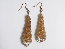 Load image into Gallery viewer, Minimalist spiral wire design earrings