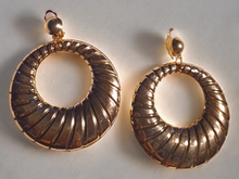 Load image into Gallery viewer, Chunky Bamboo clip on hoops