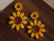 Load image into Gallery viewer, Vintage Acrylic Pop Art Abstract Flower Earrings