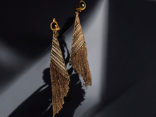 Load image into Gallery viewer, Avant garde gold metal chain dangle clip on earrings