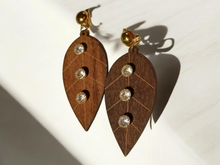 Load image into Gallery viewer, Wooden Leaf Clip On earrings