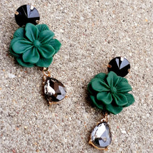 Load image into Gallery viewer, Resin Flower and Rhineston Dangle Earrings Kargo Fresh