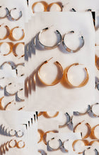 Load image into Gallery viewer, Set of 2 minimalist wire hoop earrings Kargo Fresh