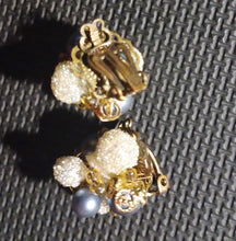 Load image into Gallery viewer, Vintage 1950s era Japan pearl cluster clip ons Kargo Fresh
