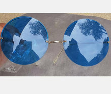 Load image into Gallery viewer, Vintage 1960s Bug Eye Chameleon Shades Kargo Fresh