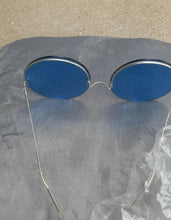 Load image into Gallery viewer, Vintage 1960s Bug Eye Chameleon Shades Kargo Fresh