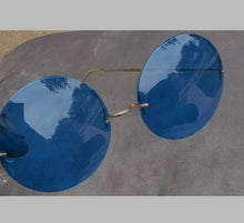 Load image into Gallery viewer, Vintage 1960s Bug Eye Chameleon Shades Kargo Fresh