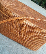 Load image into Gallery viewer, Vintage 1970s Rattan Hamper Purse Kargo Fresh