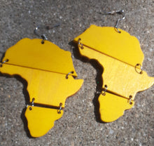 Load image into Gallery viewer, Vintage Africa Wooden Earrings Kargo Fresh