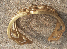 Load image into Gallery viewer, Vintage Brass Bangle Kargo Fresh
