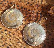 Load image into Gallery viewer, Vintage Carved Brass Necklace Set Kargo Fresh