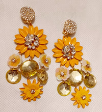 Load image into Gallery viewer, Vintage Chunky Metal and Rhinstone Flower Clip Earrings Kargo Fresh