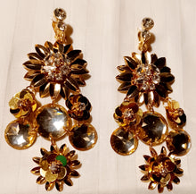 Load image into Gallery viewer, Vintage Chunky Metal and Rhinstone Flower Clip Earrings Kargo Fresh