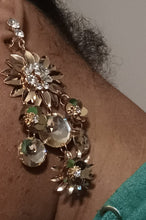 Load image into Gallery viewer, Vintage Chunky Metal and Rhinstone Flower Clip Earrings Kargo Fresh