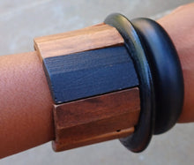 Load image into Gallery viewer, Vintage Chunky Wooden Bangle Set Kargo Fresh