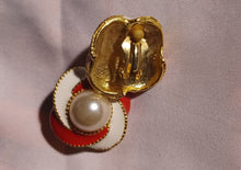 Load image into Gallery viewer, Vintage Chunky enameled faux pearl clip on studs Kargo Fresh