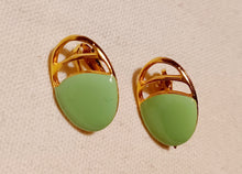 Load image into Gallery viewer, Vintage Enameled Stud Clip on Earrings Kargo Fresh