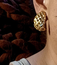 Load image into Gallery viewer, Vintage Gold basket weave shrimp clip on earrings Kargo Fresh