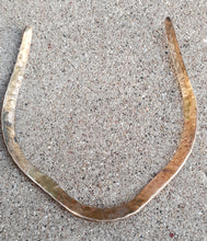 Load image into Gallery viewer, Vintage Hammered Metal Queens Collar Kargo Fresh