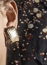 Load image into Gallery viewer, Vintage Hammered Metal Queens Collar Kargo Fresh