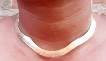 Load image into Gallery viewer, Vintage Hammered Metal Queens Collar Kargo Fresh