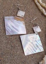 Load image into Gallery viewer, Vintage Handmade Sea Shell and Abalone Necklace Set Kargo Fresh