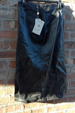 Load image into Gallery viewer, Vintage Maria vittoria leather skirt 8 Kargo Fresh