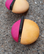 Load image into Gallery viewer, Vintage Modern Design Wooden Clip On Earrings Kargo Fresh