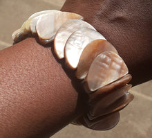 Load image into Gallery viewer, Vintage Natural Abalone Shell Stretch Bracelet Kargo Fresh