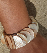Load image into Gallery viewer, Vintage Natural Abalone Shell Stretch Bracelet Kargo Fresh