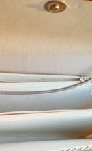 Load image into Gallery viewer, Vintage Nude Mesh Metal Clutch (1980s) Kargo Fresh