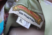 Load image into Gallery viewer, Vintage Oriental village silk kimono robe L/Xl Kargo Fresh